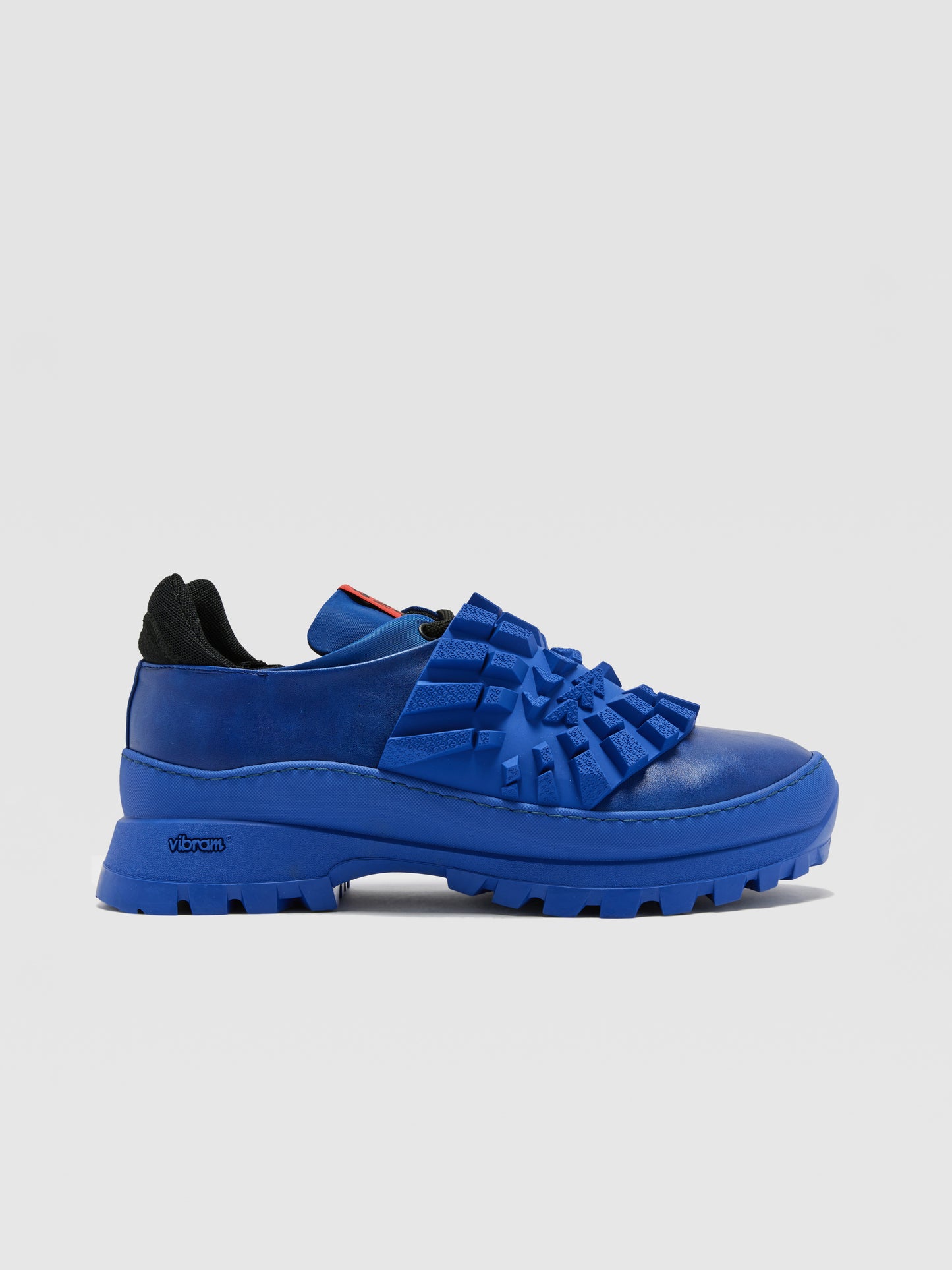 BLUE RIDGED-TEXTURE DETAIL SNEAKER