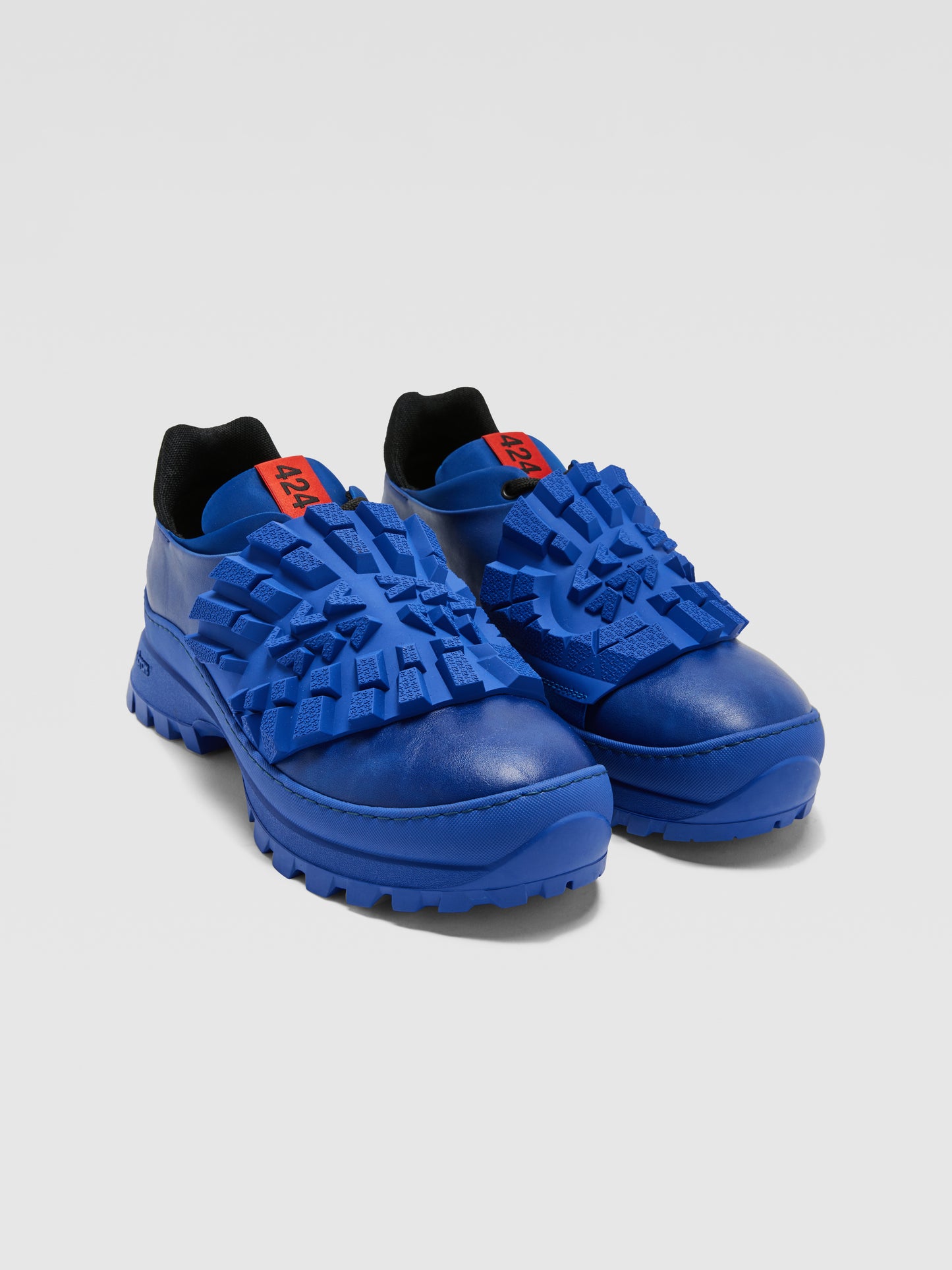 BLUE RIDGED-TEXTURE DETAIL SNEAKER