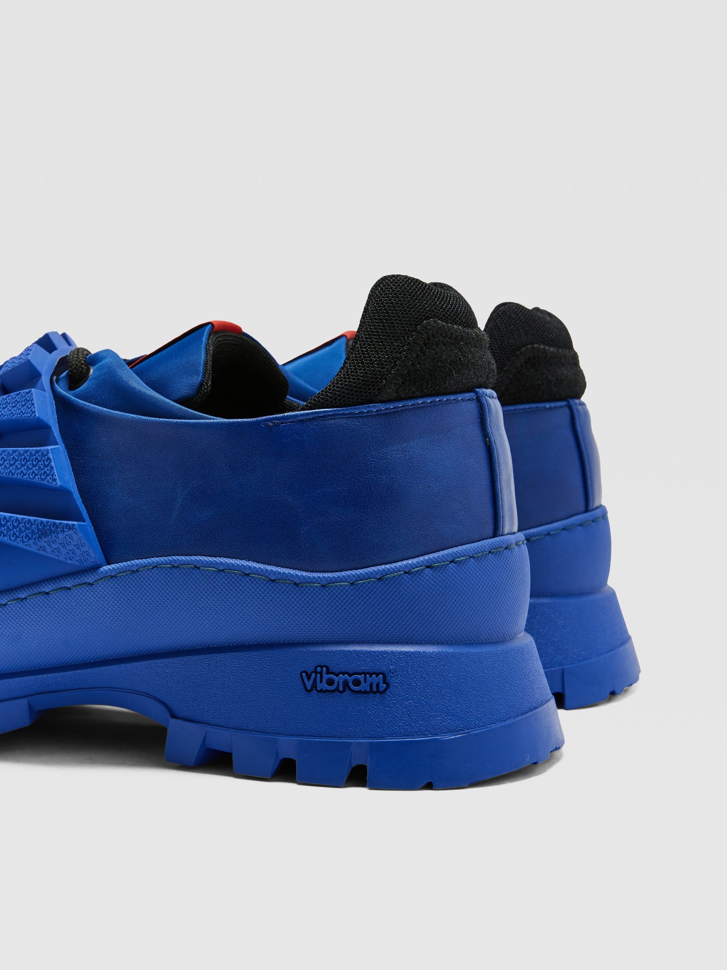 BLUE RIDGED-TEXTURE DETAIL SNEAKER