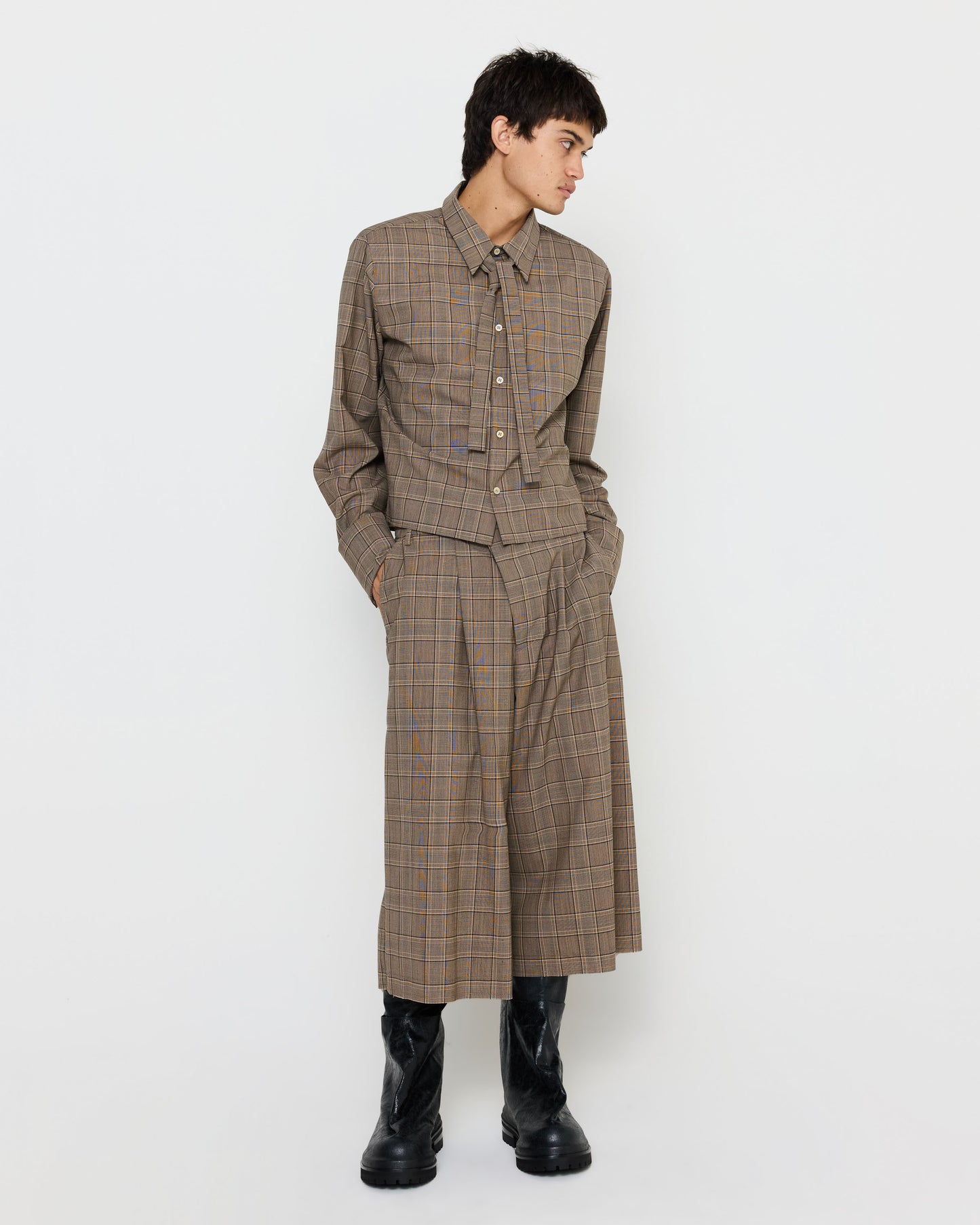 Cropped Shirt With Shoulder Pads in Plaid Brown