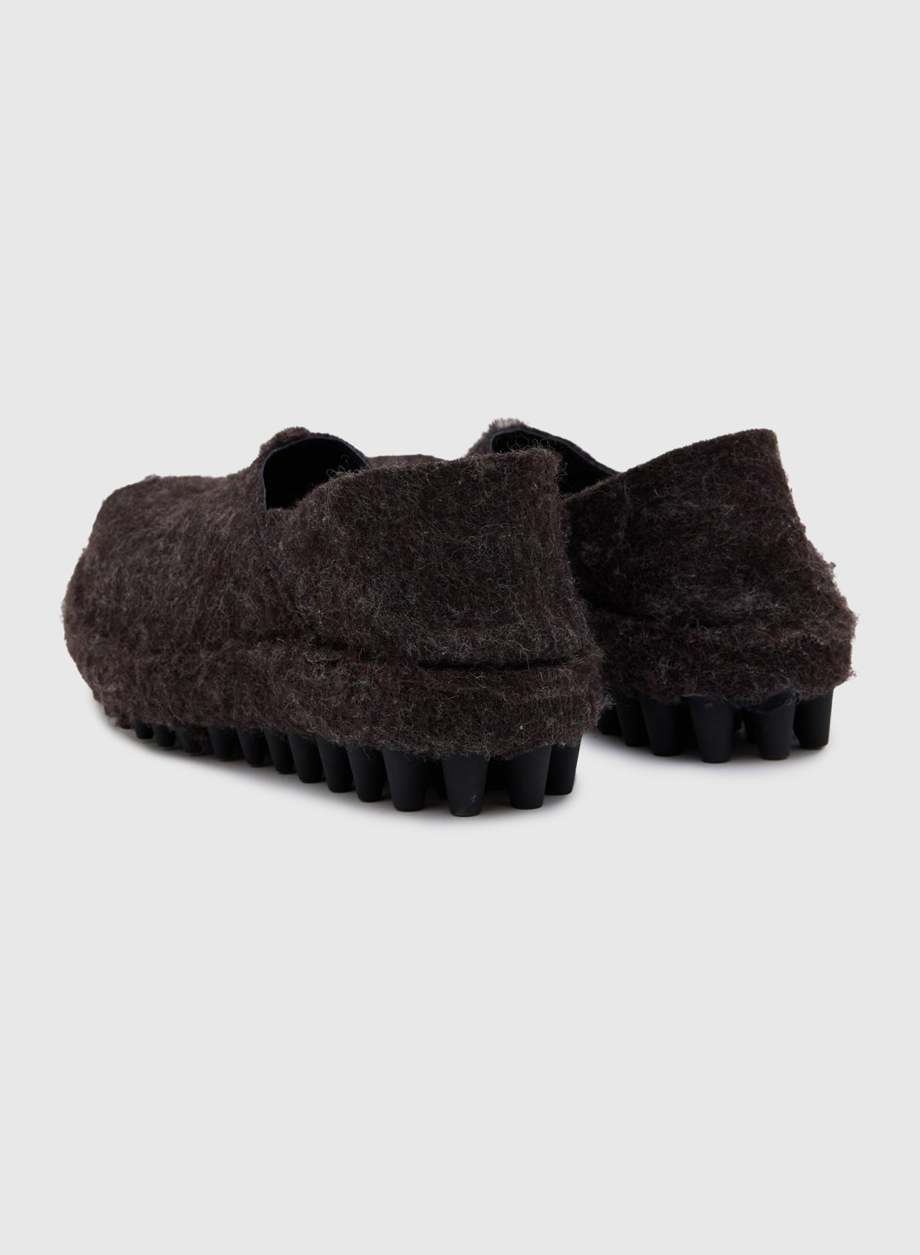 MINOR SLIP ON FELT IN CHOCOLATE