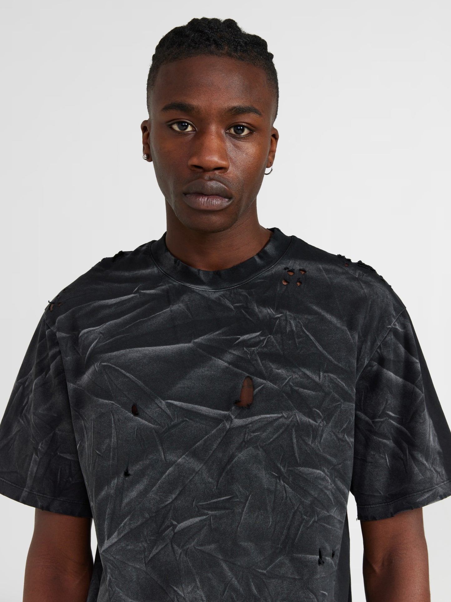 BLACK DISTRESSED TEE