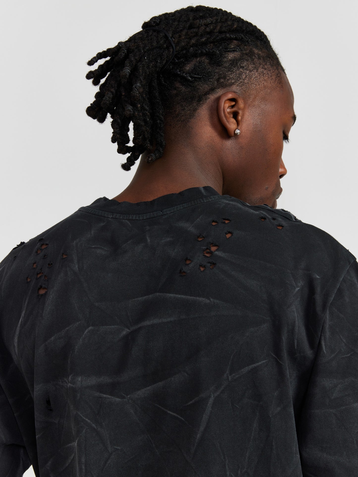 BLACK DISTRESSED TEE