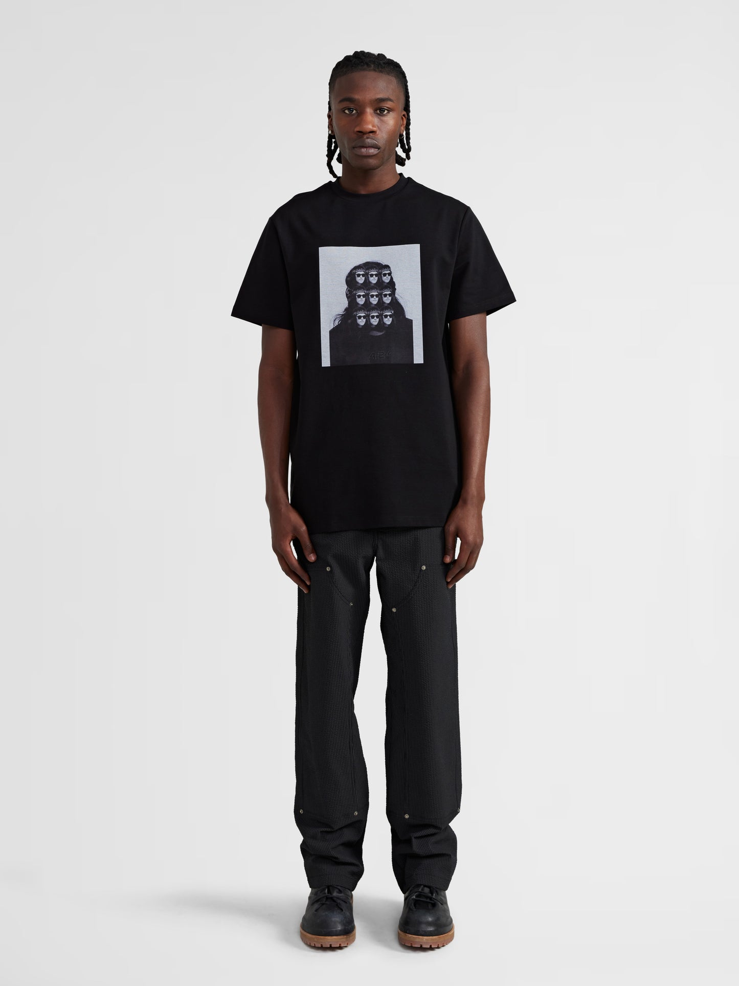 BLACK GRAPHIC TEE