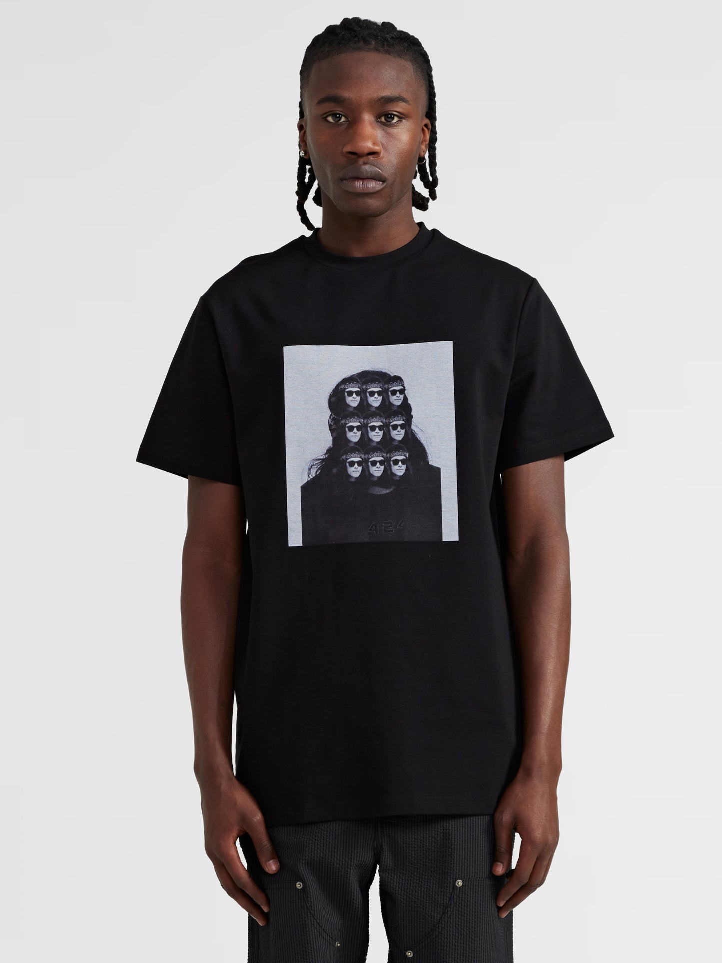 BLACK GRAPHIC TEE