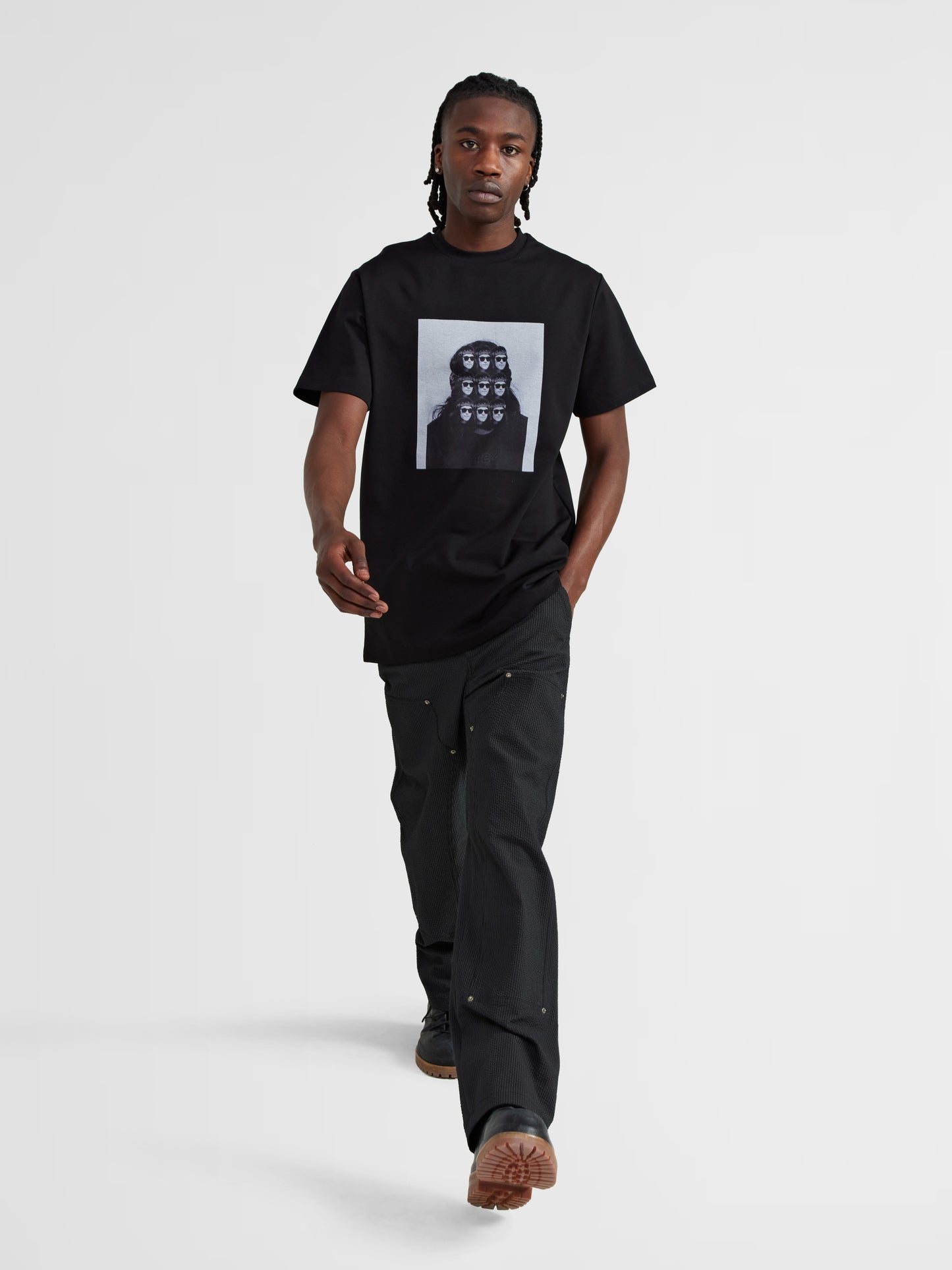 BLACK GRAPHIC TEE
