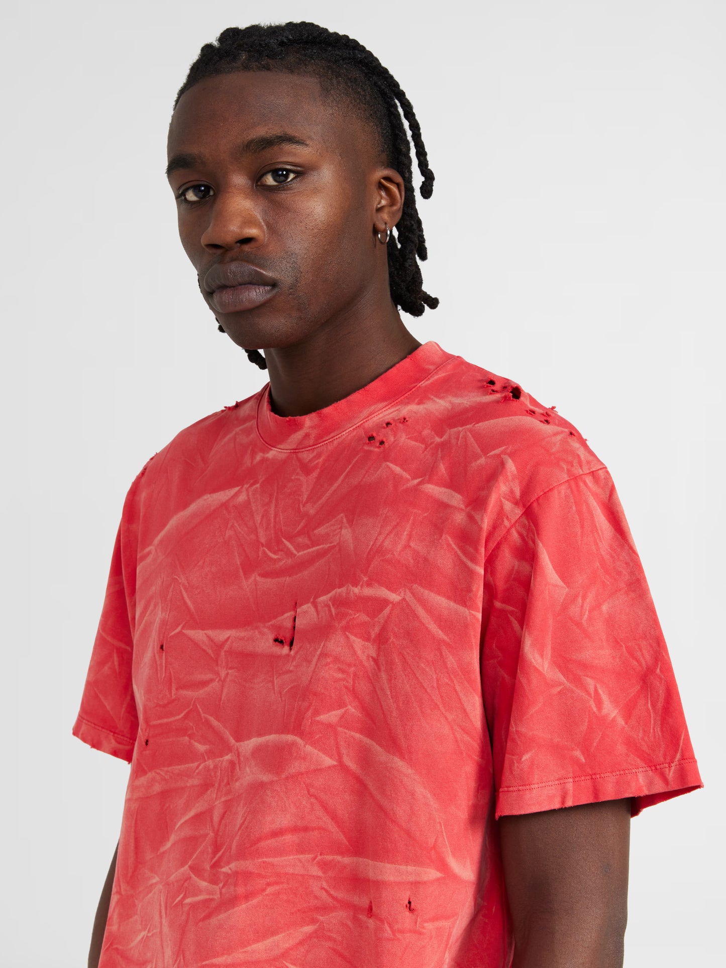 RED DISTRESSED TEE