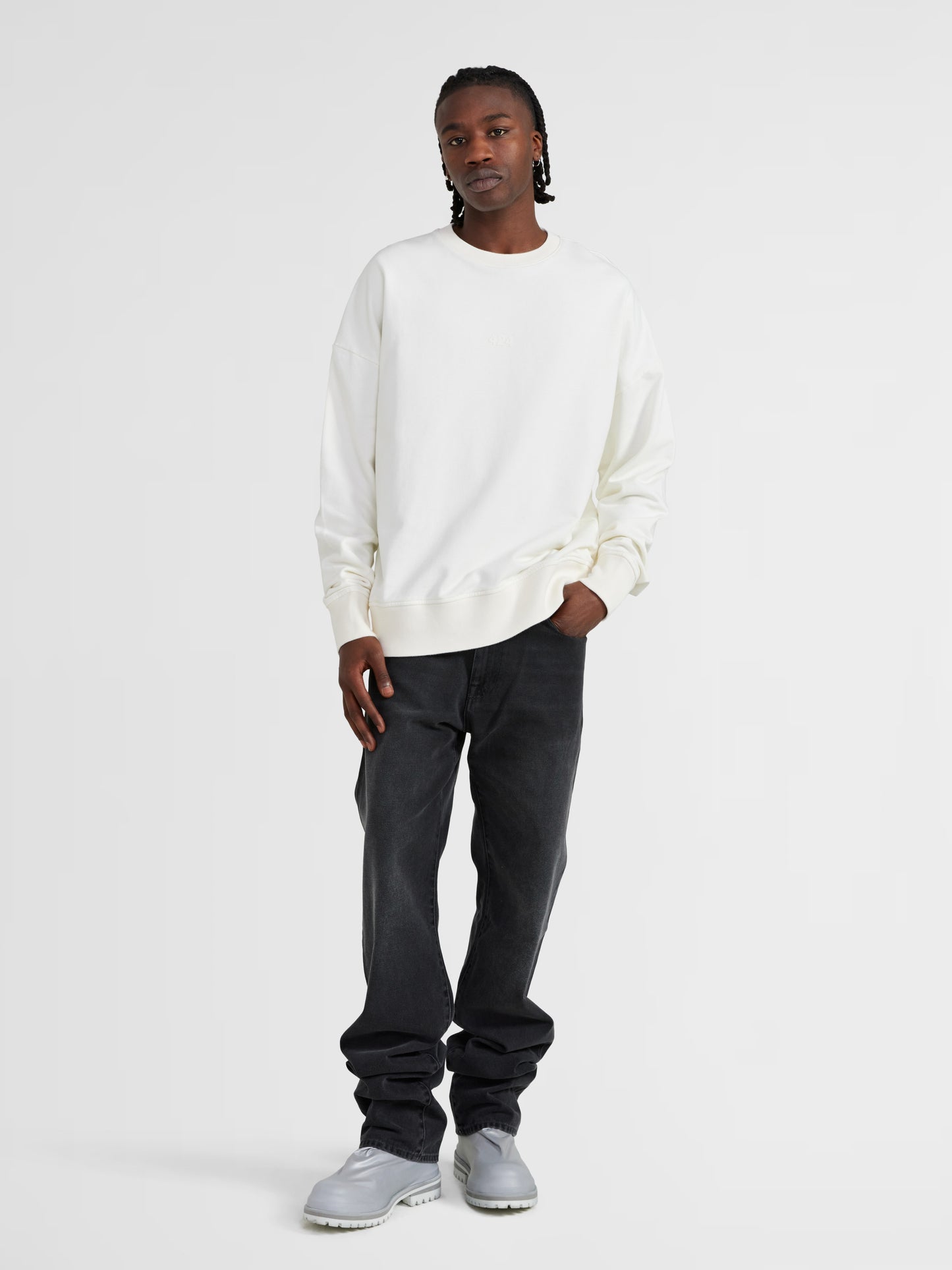 WHITE LOGO CREWNECK