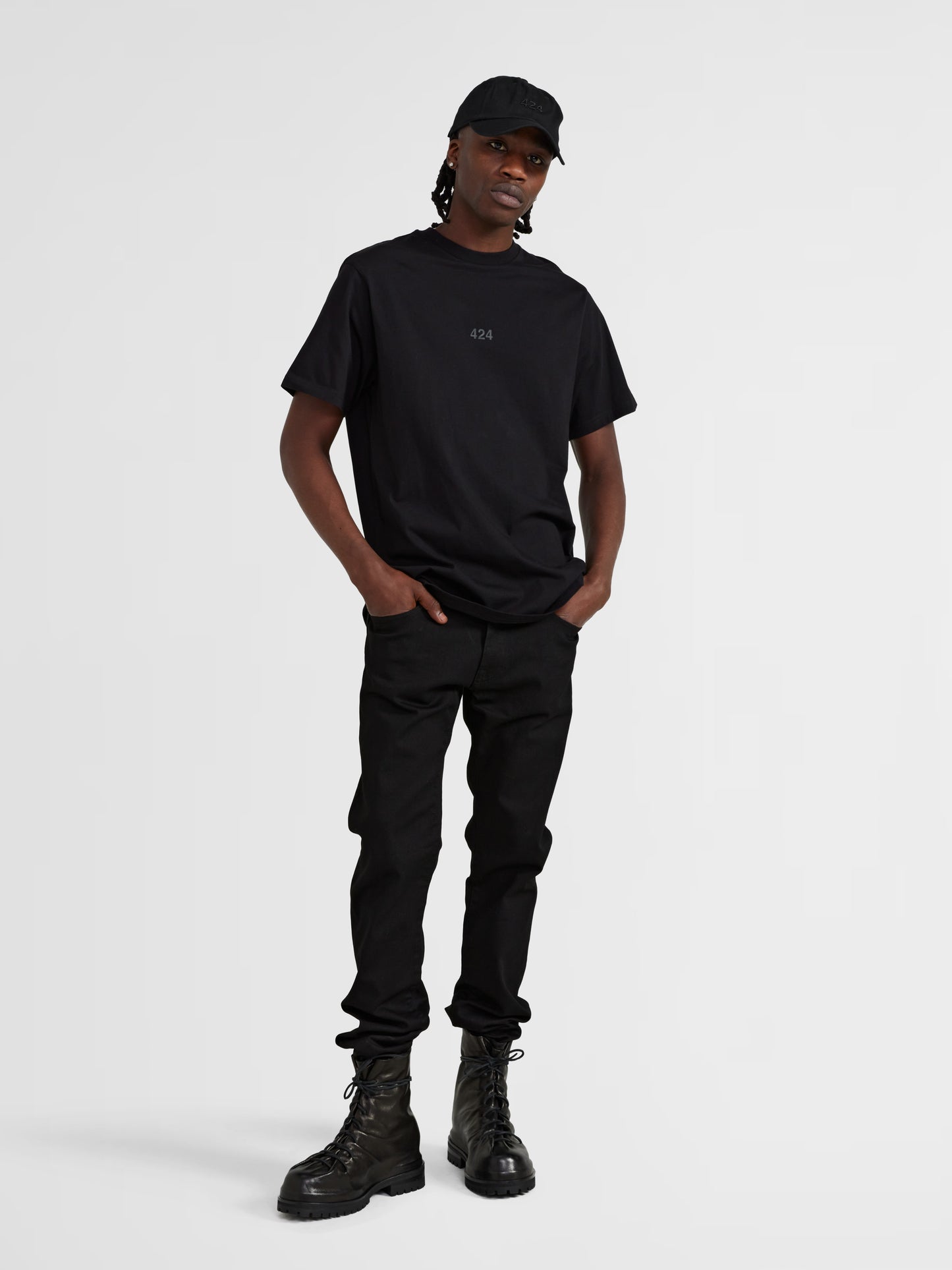 BLACK LOGO TEE