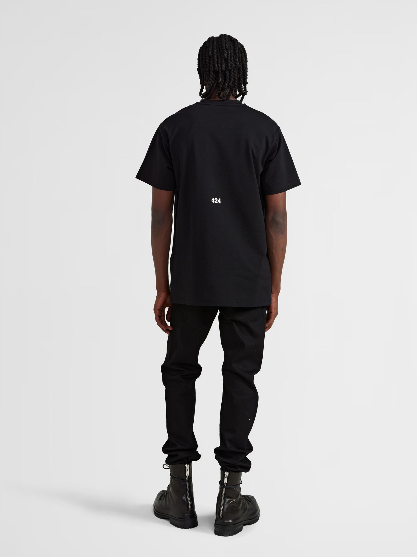 BLACK GRAPHIC TEE