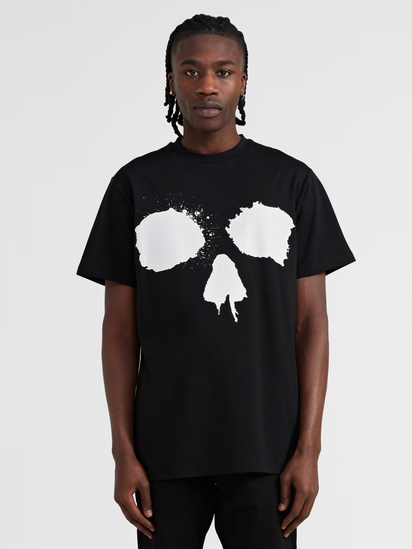 BLACK GRAPHIC TEE