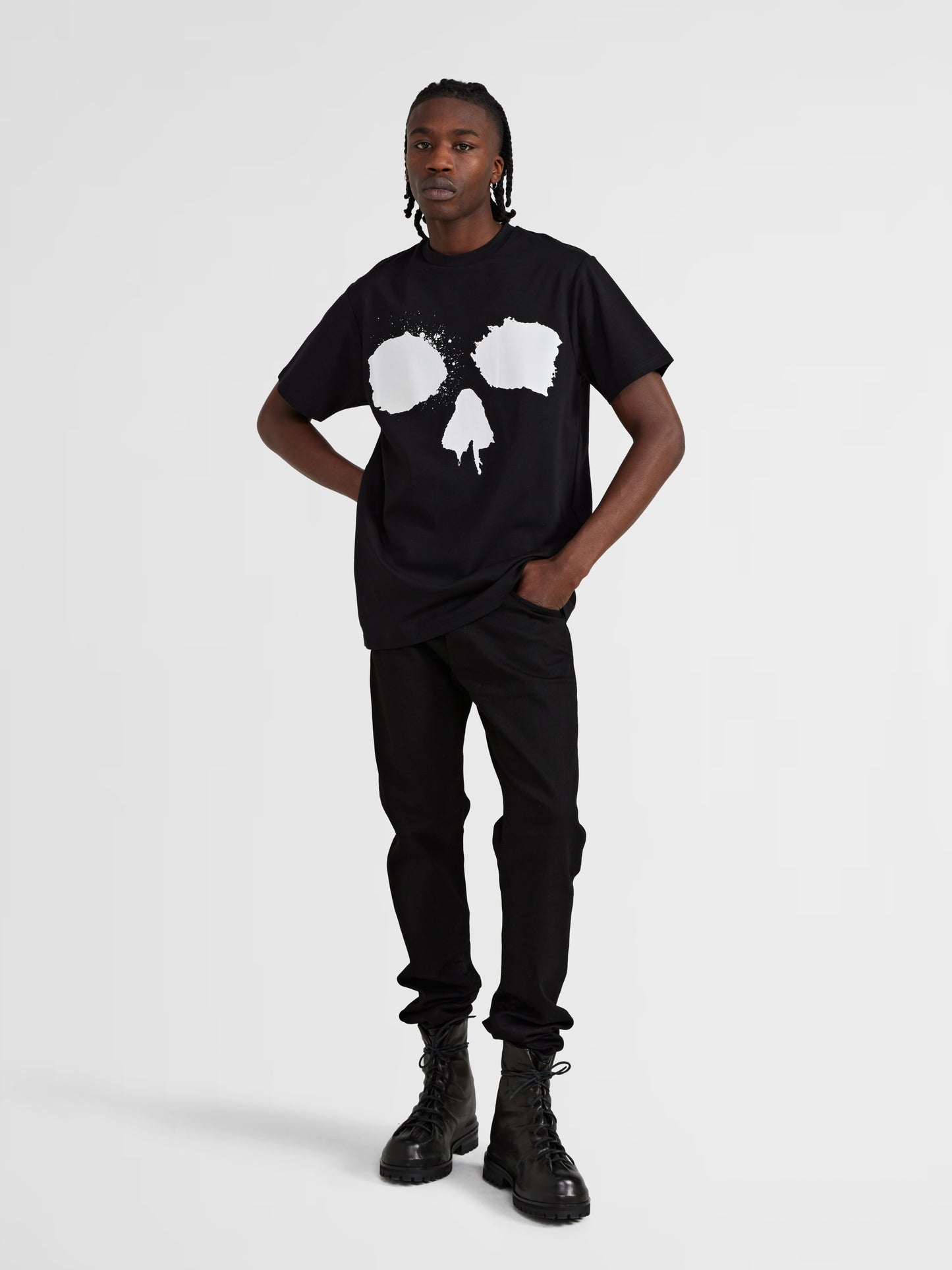 BLACK GRAPHIC TEE