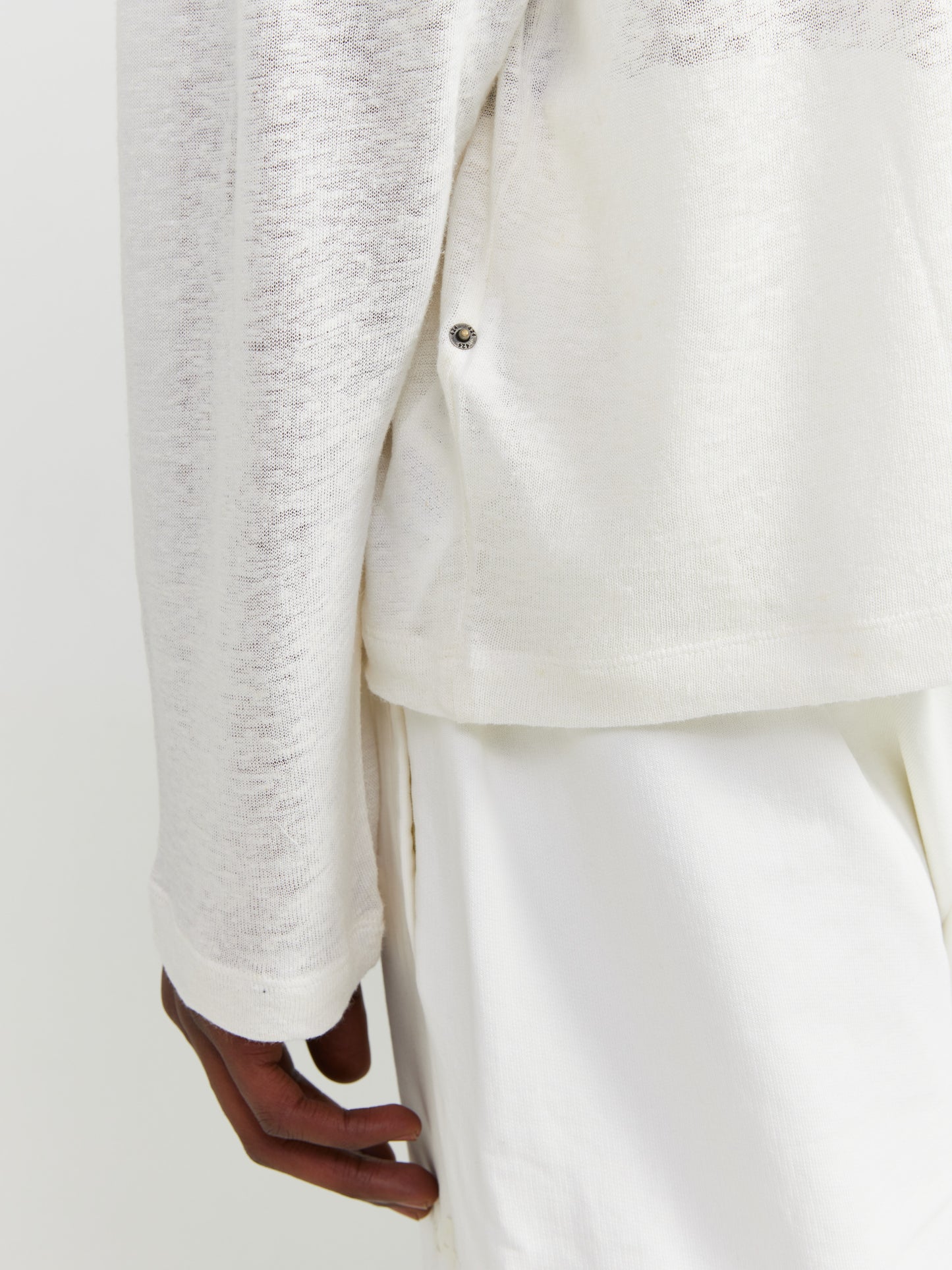 WHITE HOOD LONG SLEEVE