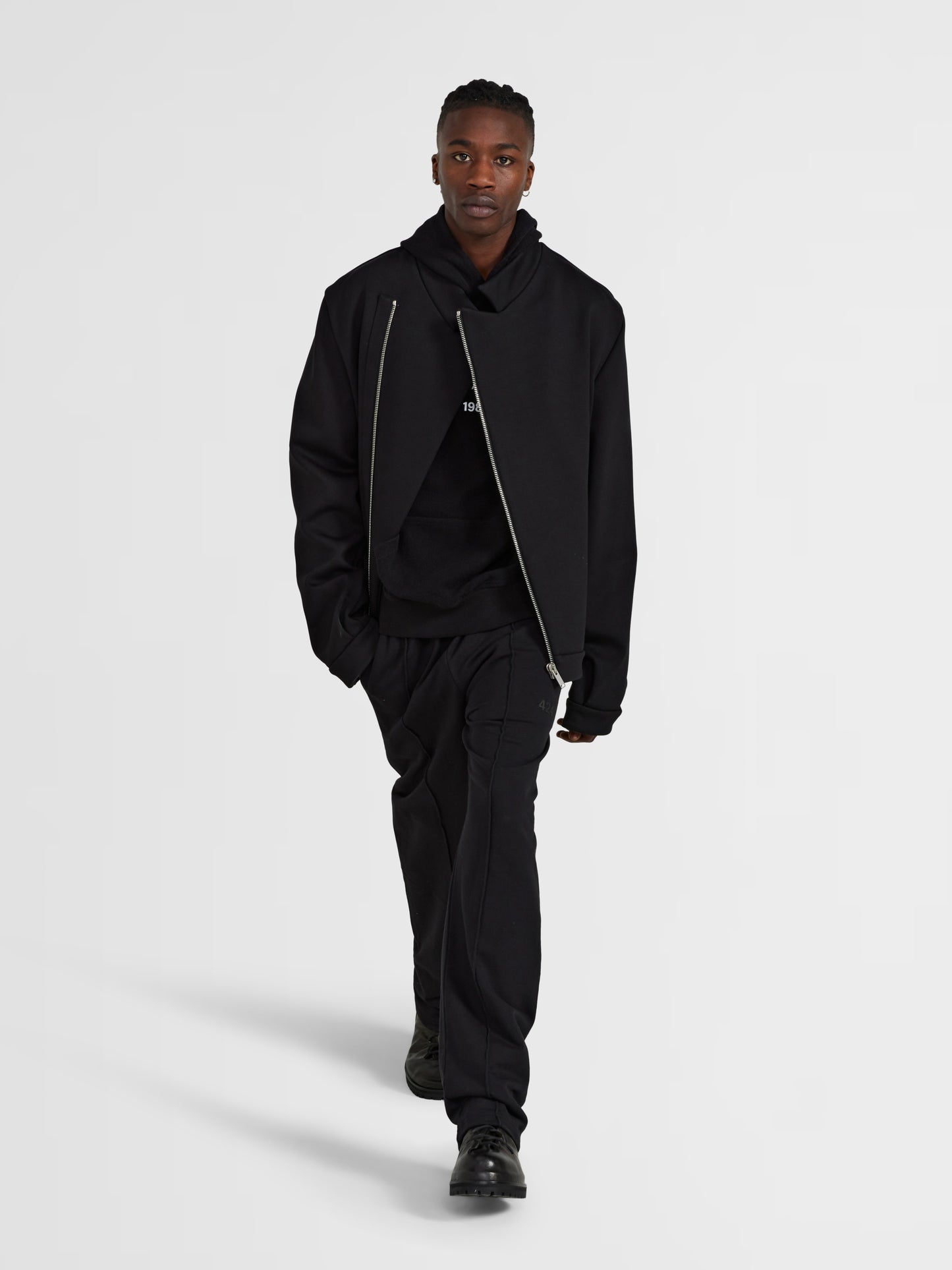 BLACK GRAPHIC HOODIE