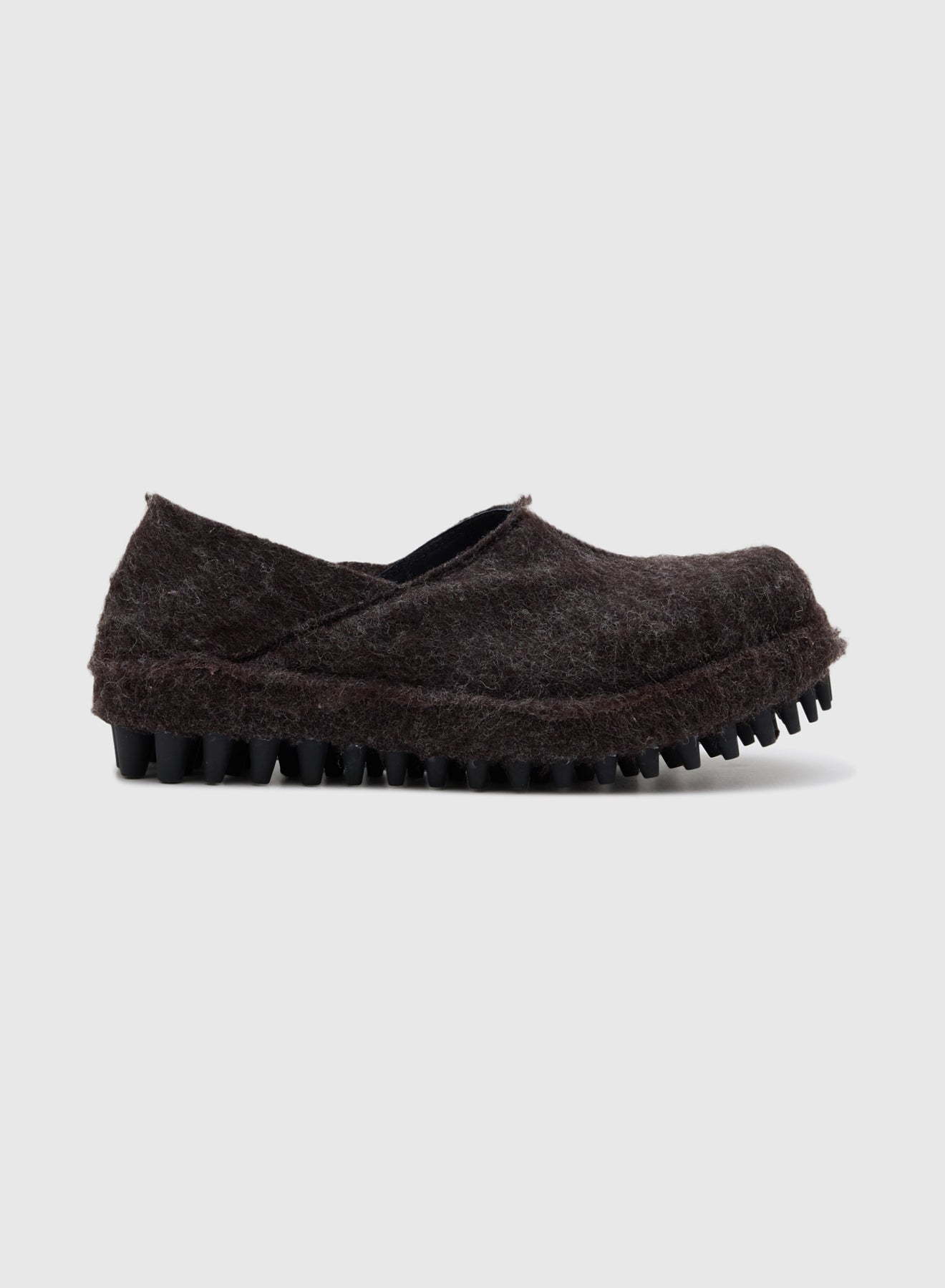 MINOR SLIP ON FELT IN CHOCOLATE