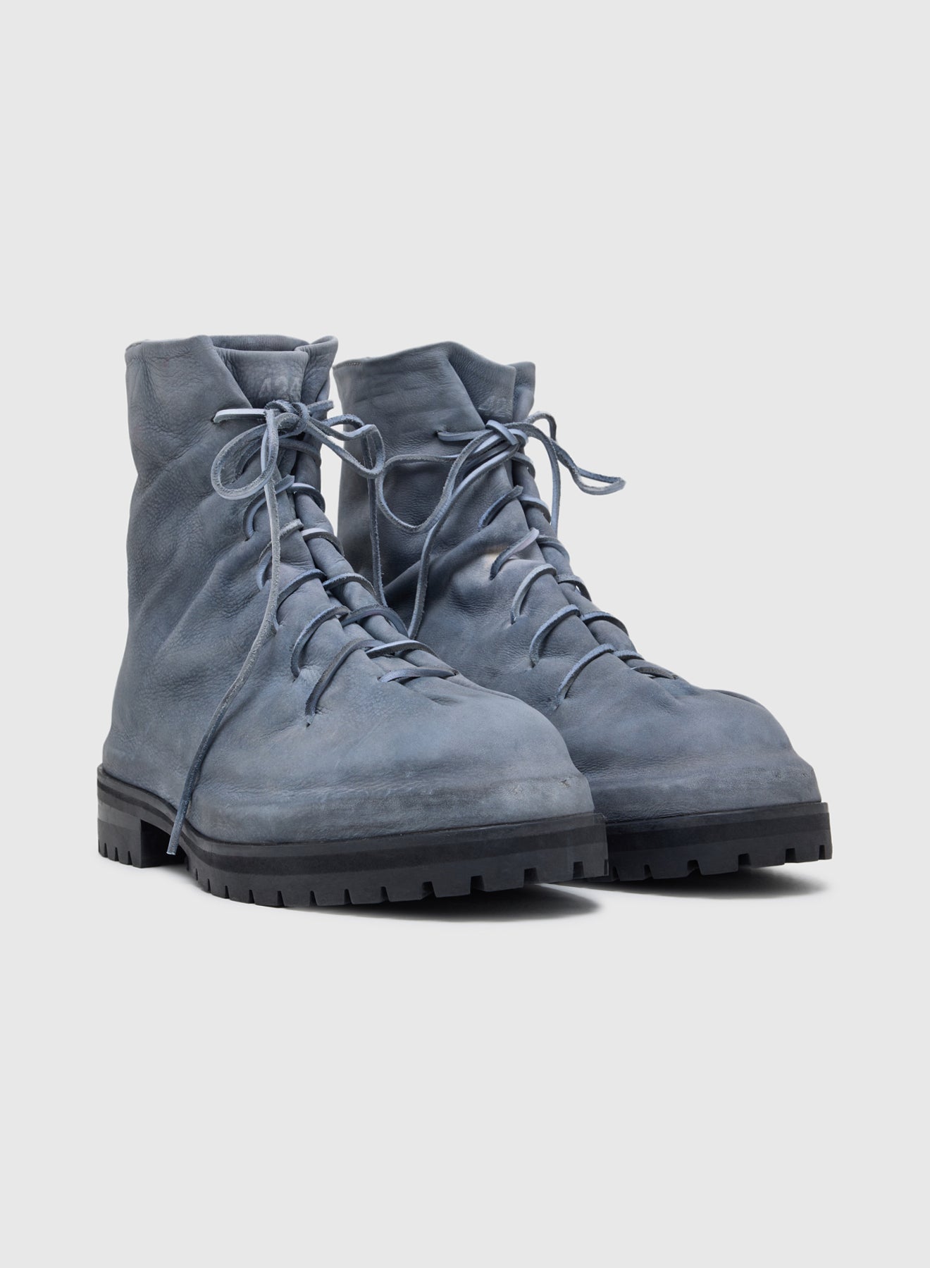 LACED UP BOOT IN GRAPHITE