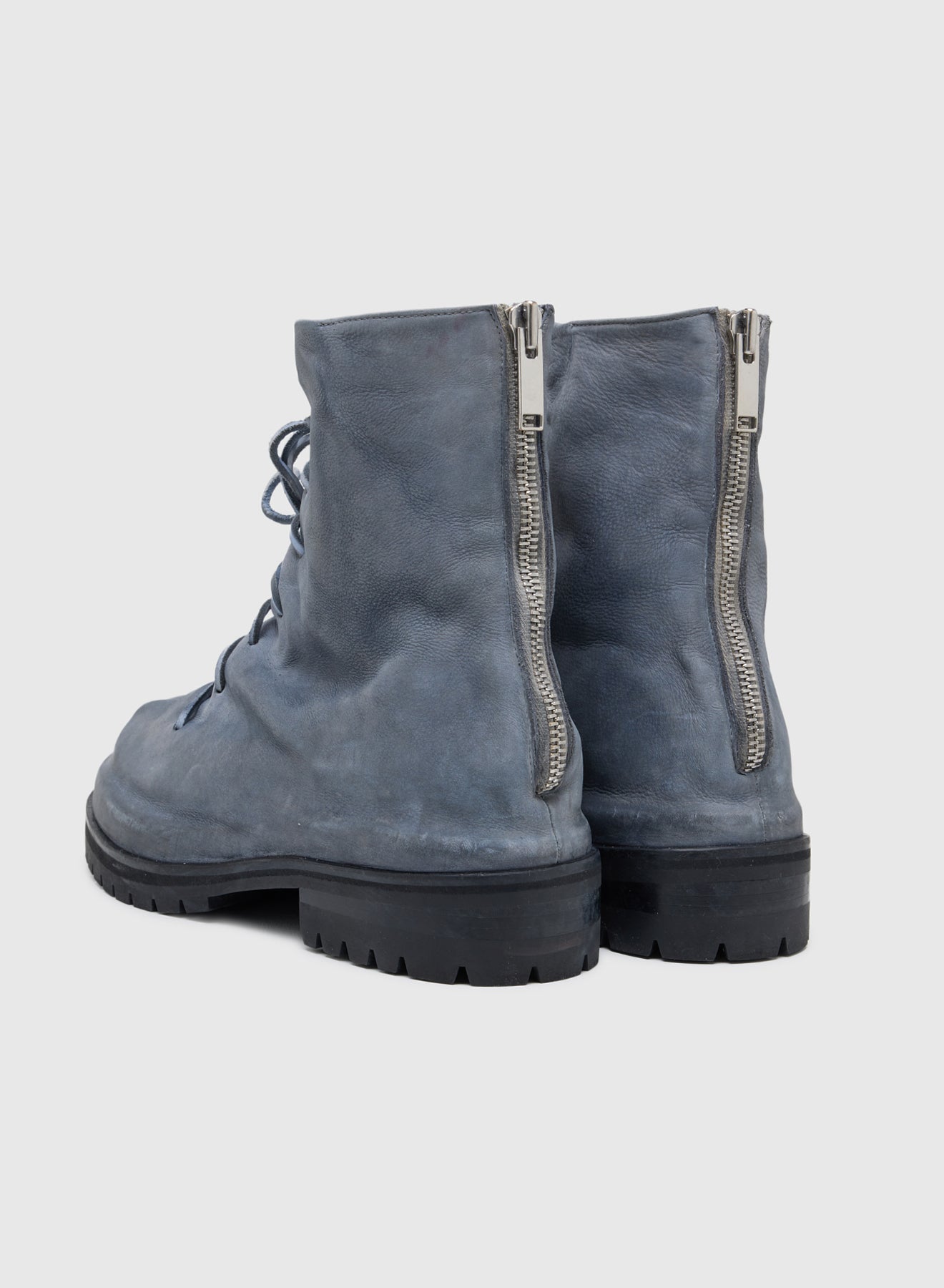 LACED UP BOOT IN GRAPHITE