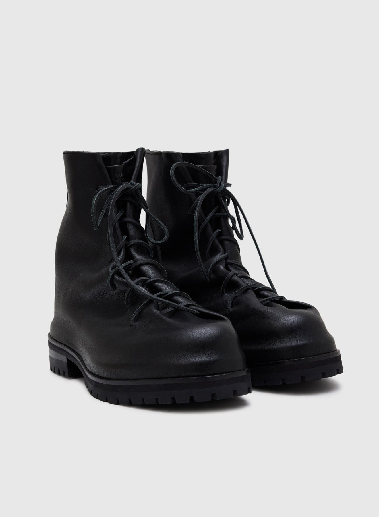 LACED UP MARATHON BOOTS WASHED IN BLACK