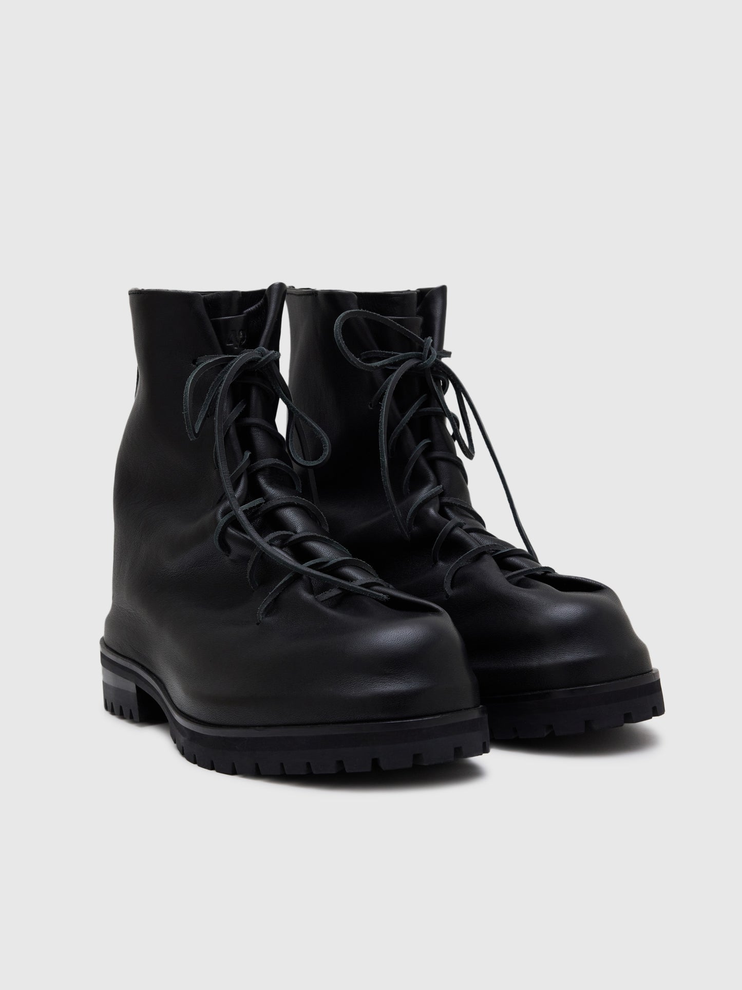 LACED UP BOOT - BLACK