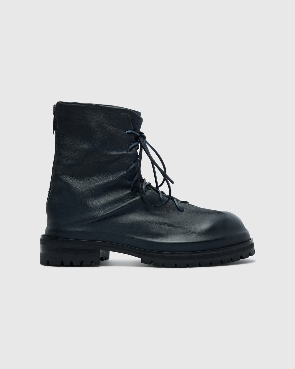 LACED UP BOOT - BLACK