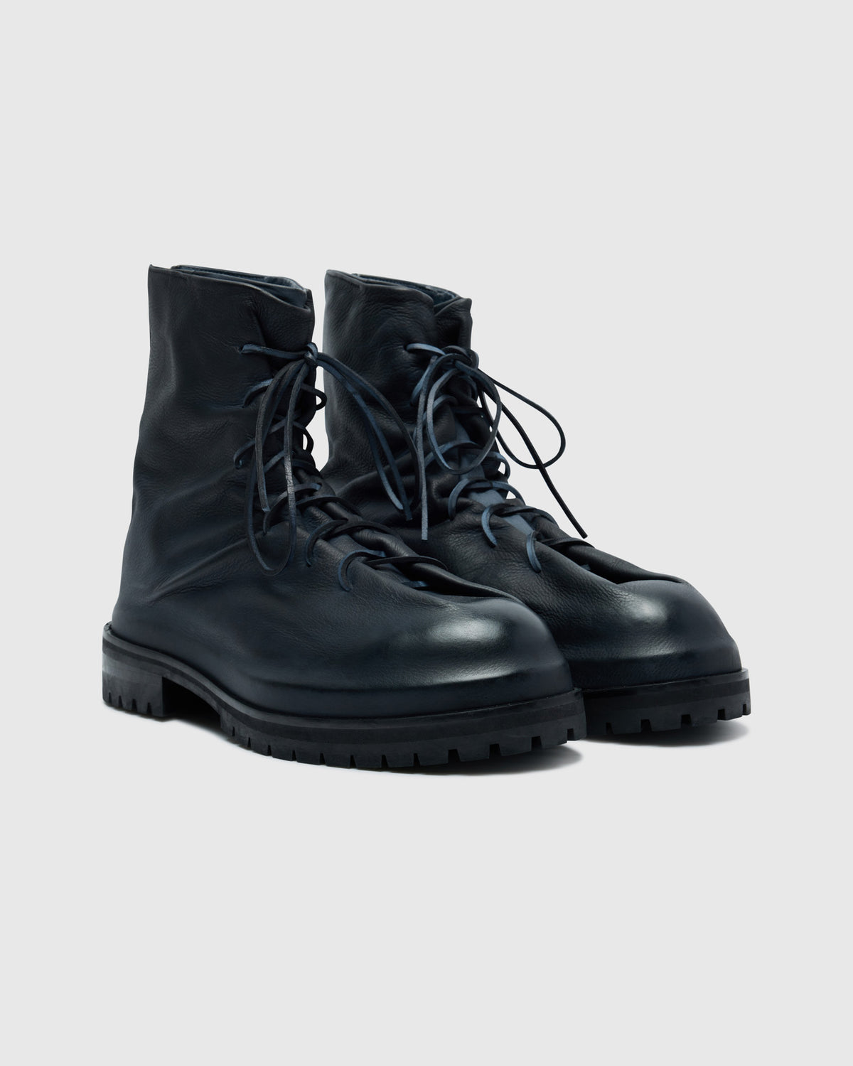 LACED UP BOOT - BLACK