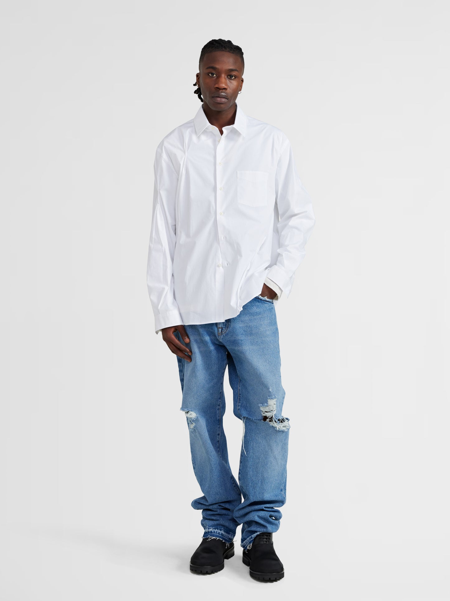 PLEATED WHITE  BUTTON UP