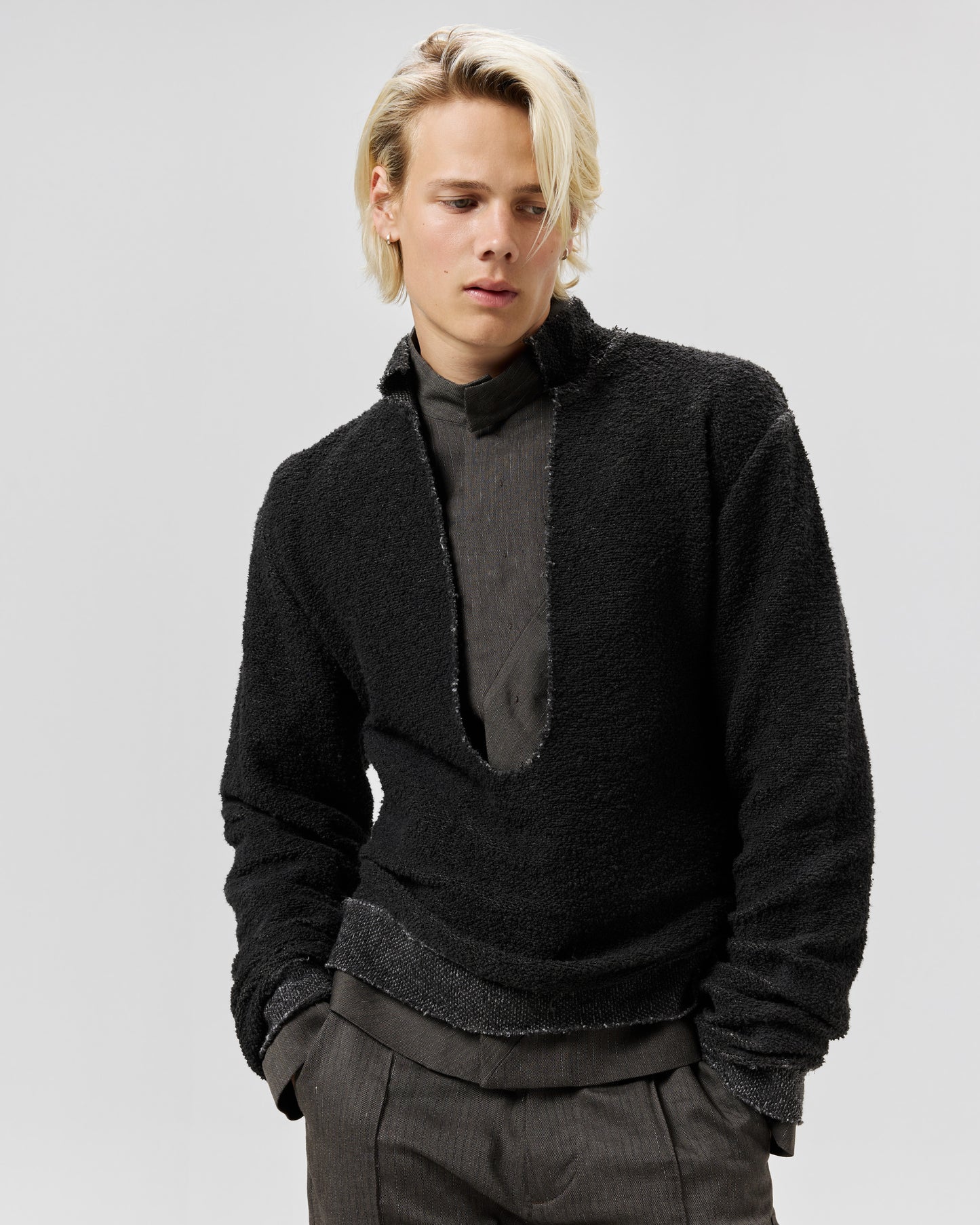 SWEATER - WASHED BLACK