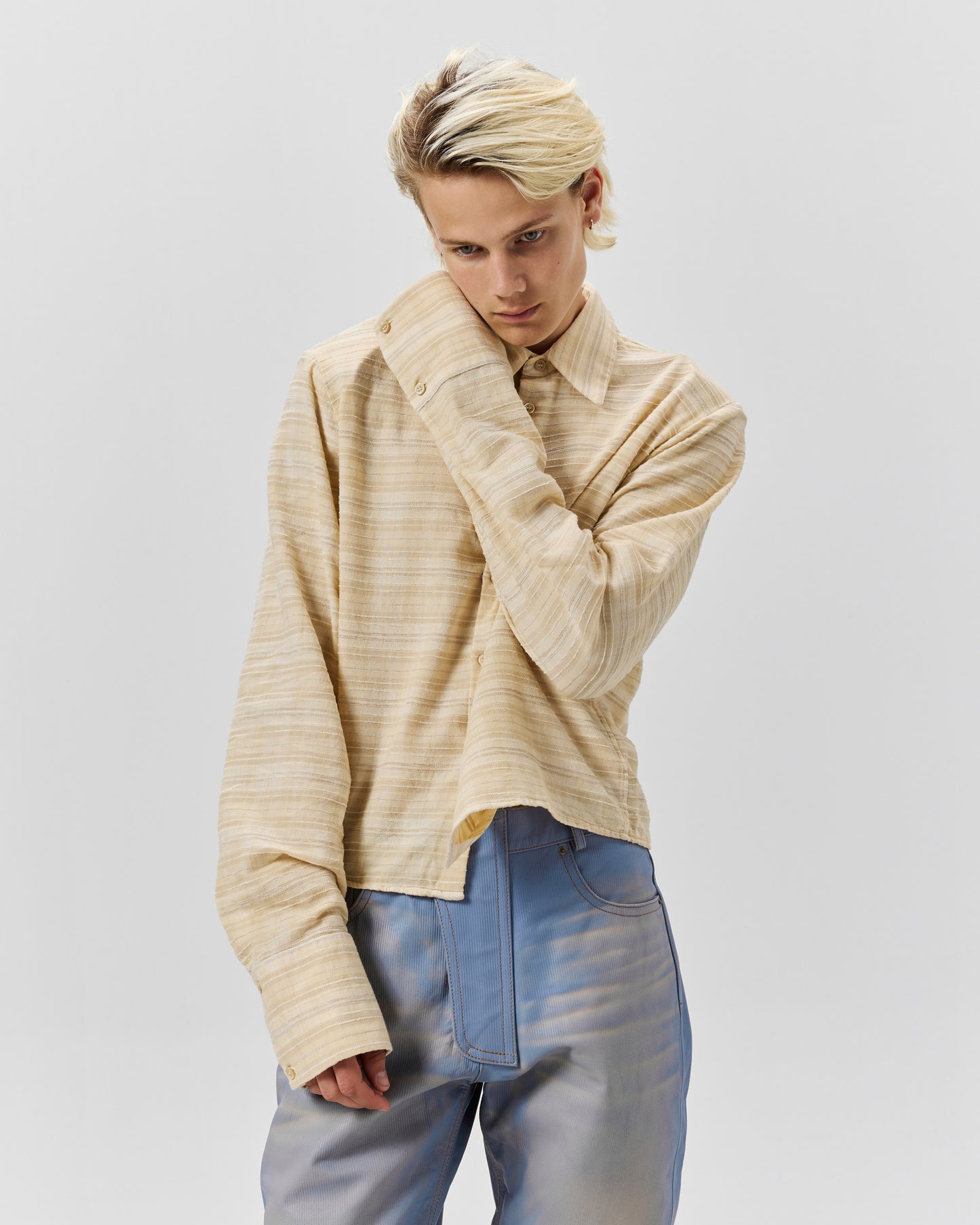 CROPPED SHIRT WITH SHOULDER PAD - TEA WASHING