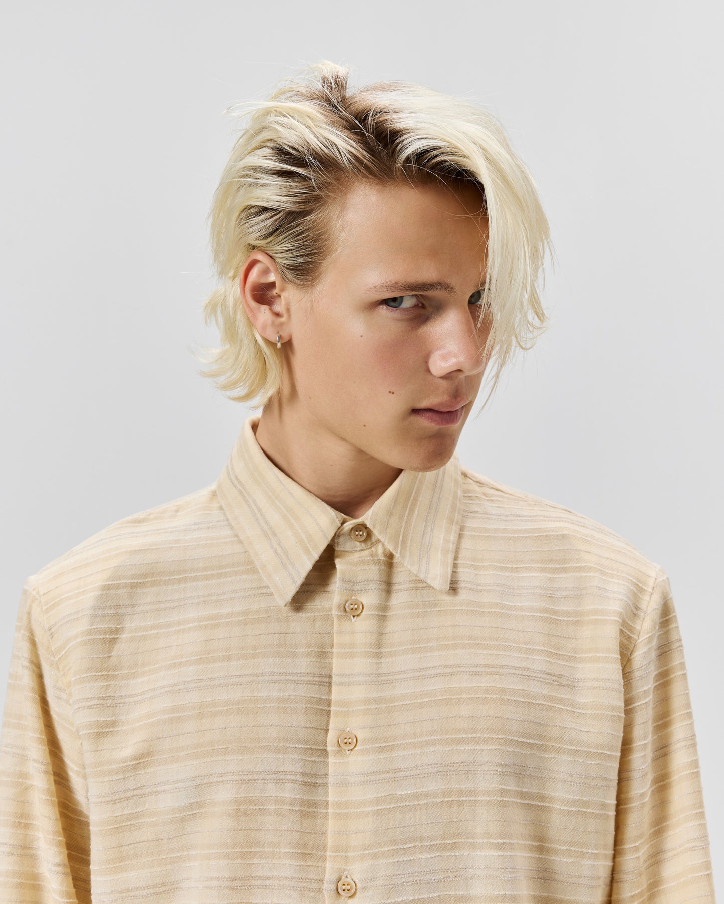 CROPPED SHIRT WITH SHOULDER PAD - TEA WASHING