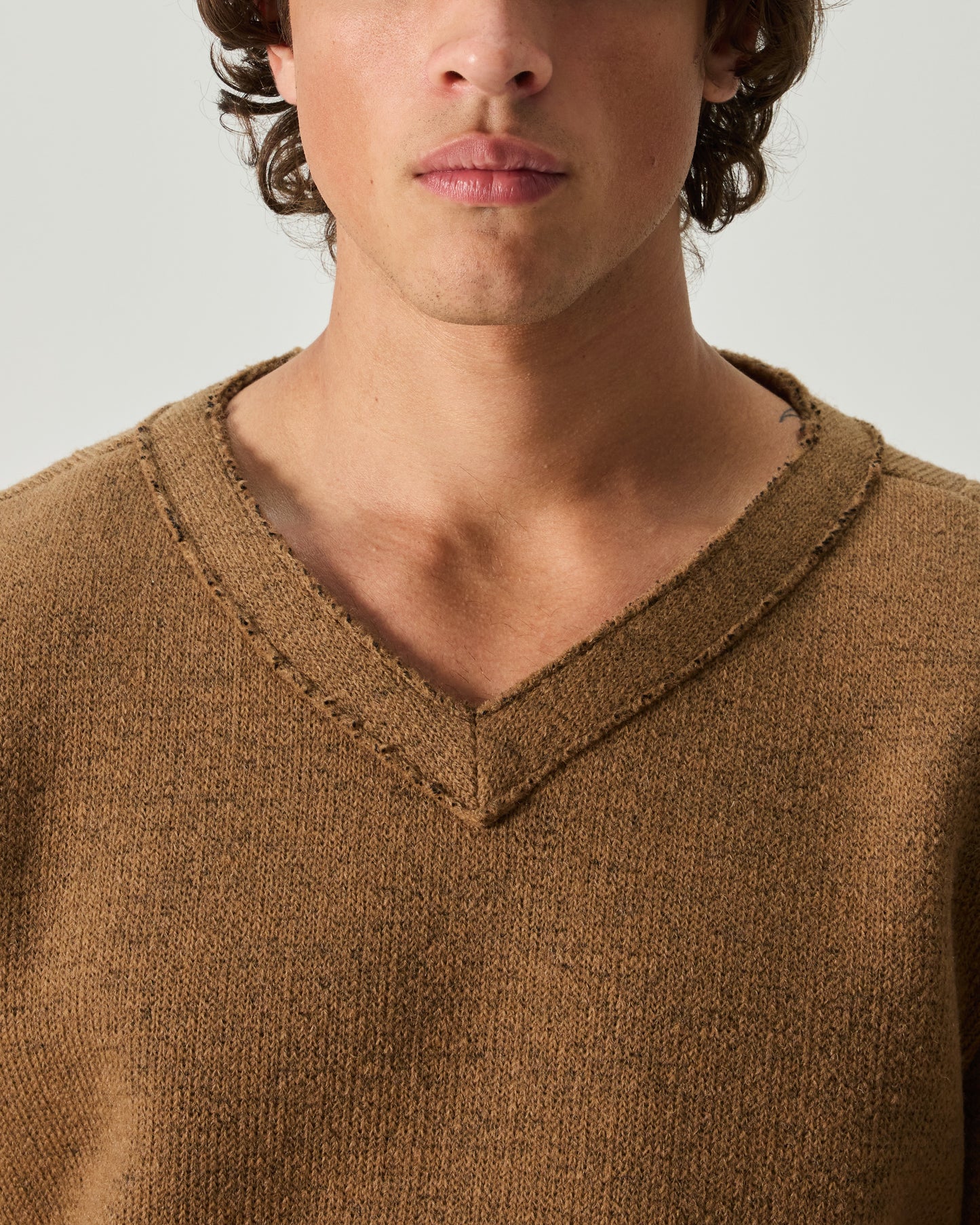 V NECK SWEATER DOUBLE KNIT IN BROWN