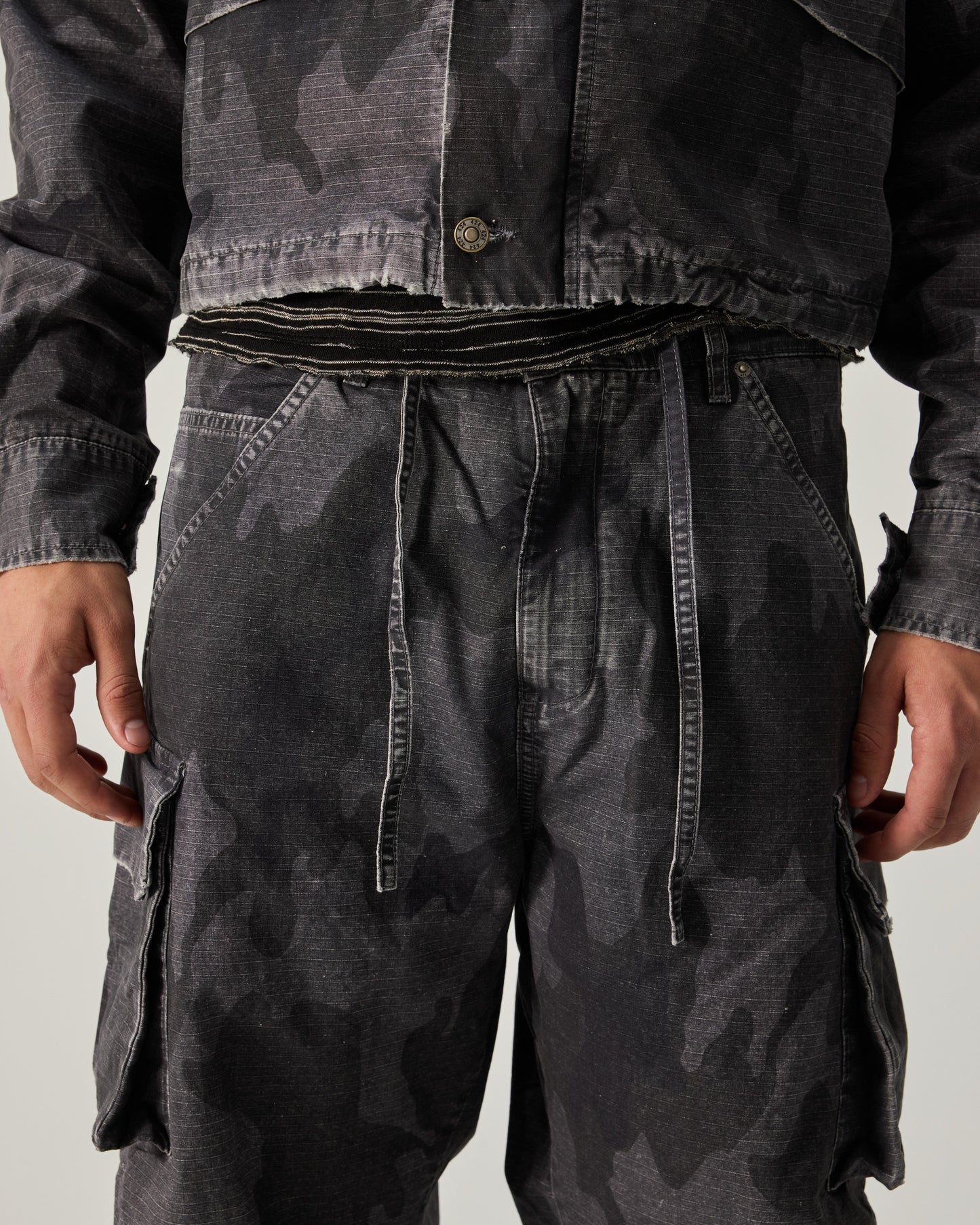 CARGO BERMUDAS DOUBLE FACED RIP STOP IN BLACK