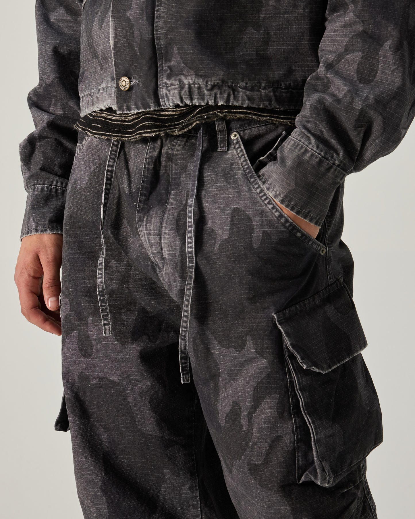 CARGO BERMUDAS DOUBLE FACED RIP STOP IN BLACK