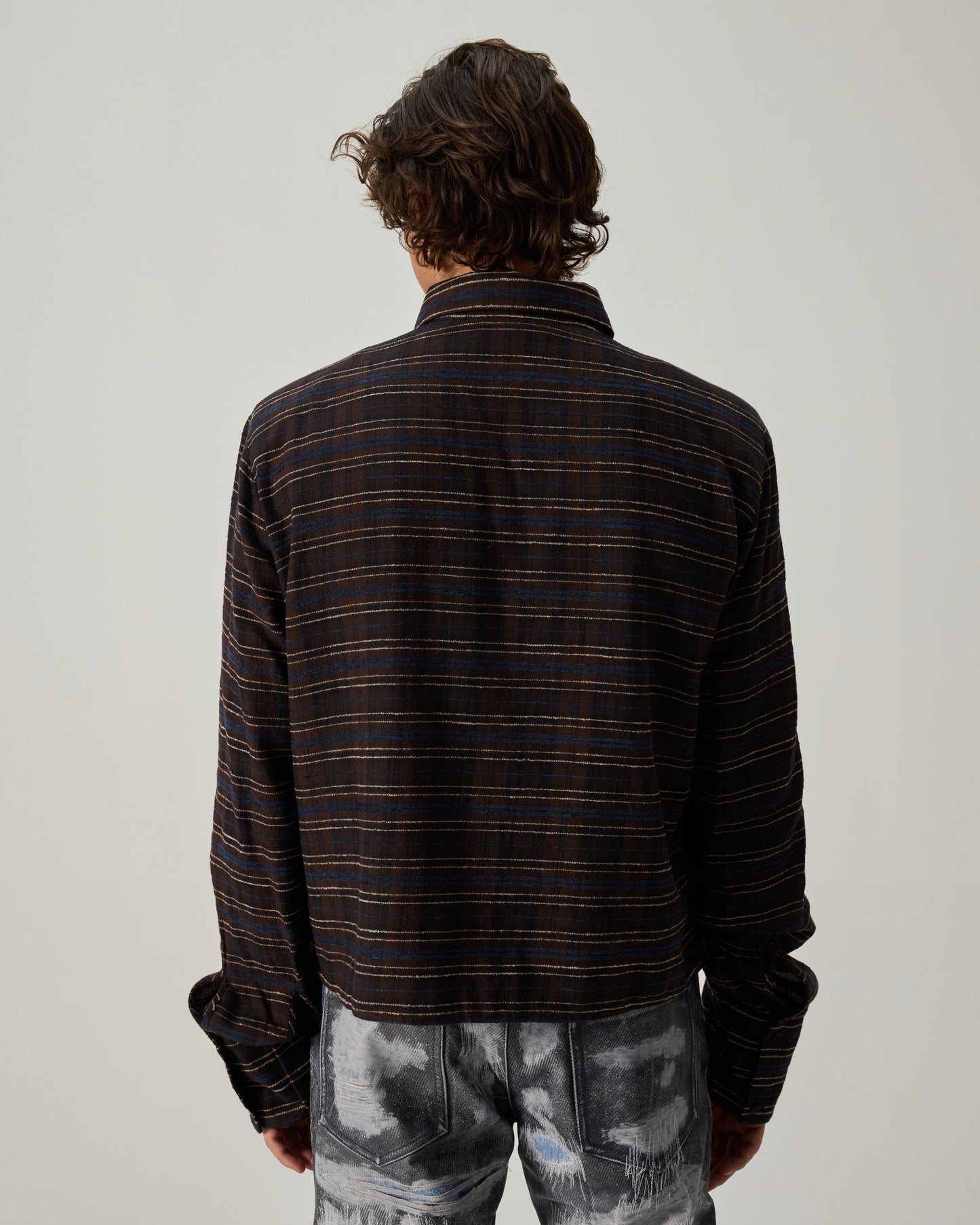 CROPPED SHIRT WITH SHOULDER PAD IN BROWN