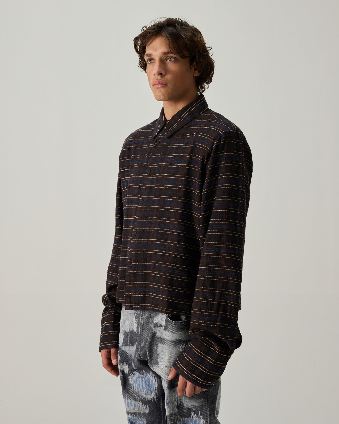 CROPPED SHIRT WITH SHOULDER PAD IN BROWN