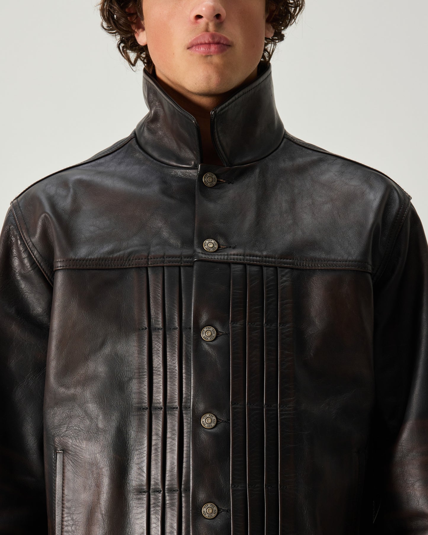 TRUCKER RUB OFF LEATHER IN BLACK