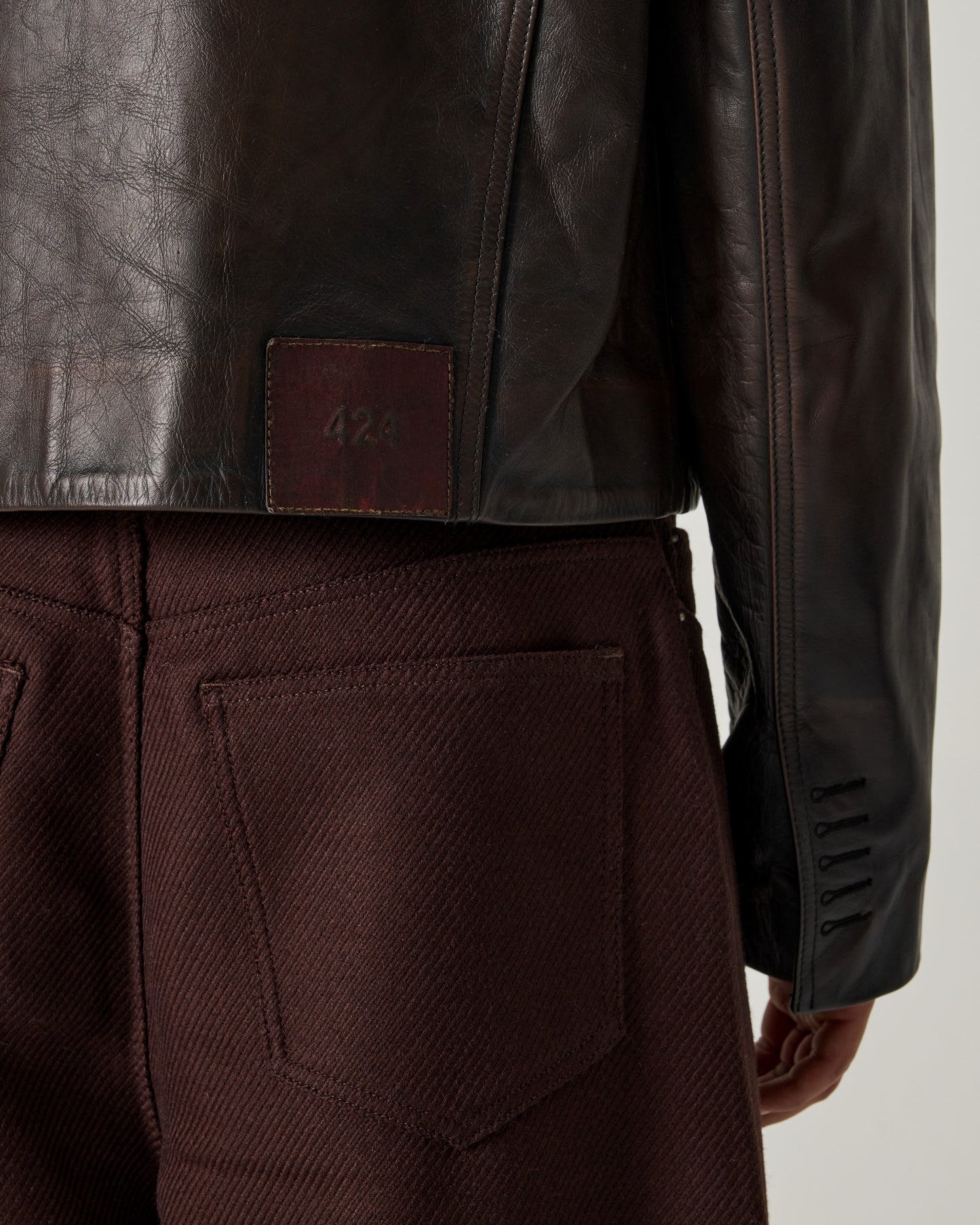 TRUCKER RUB OFF LEATHER IN BLACK