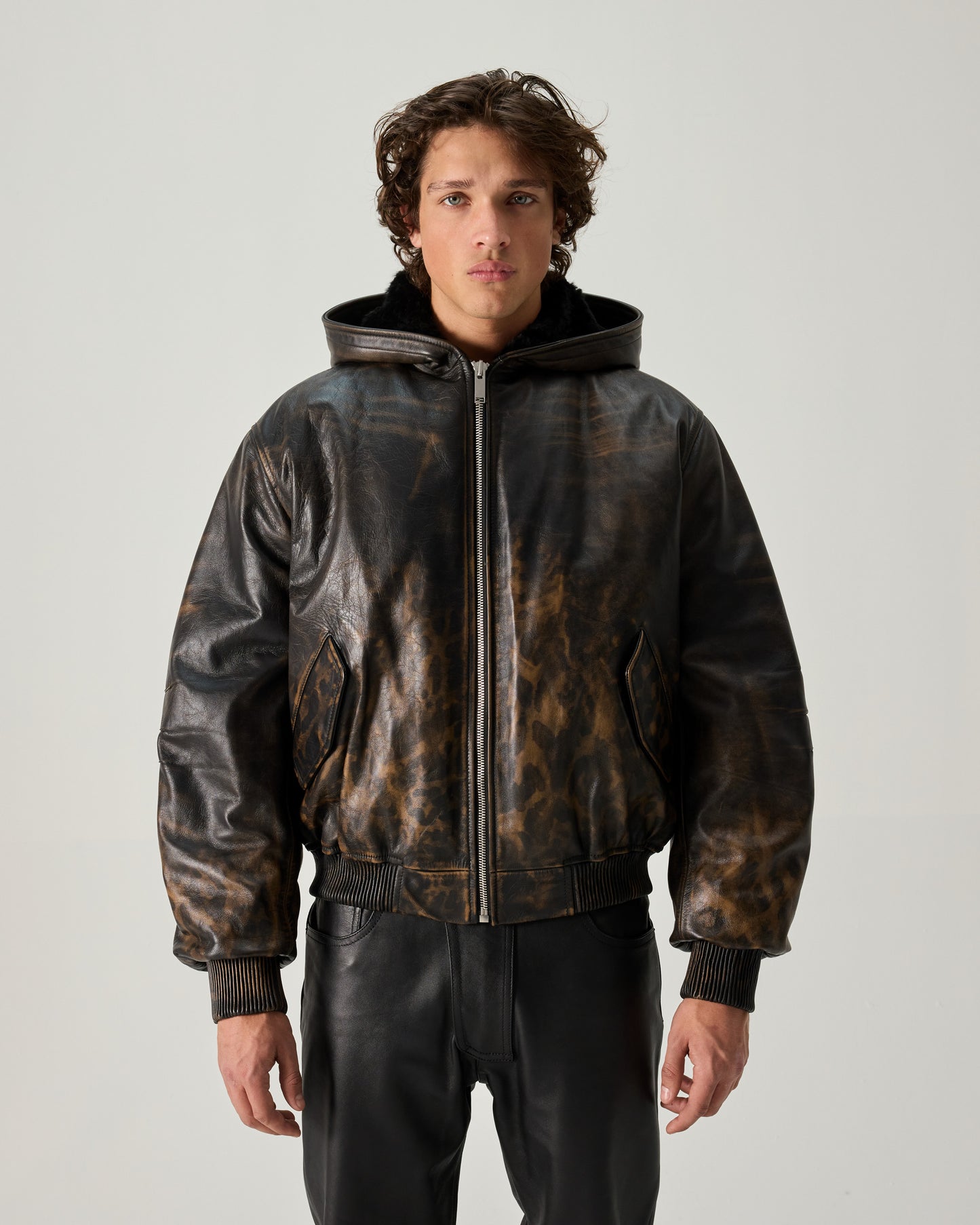 424 BOMBER RUB OFF LEATHER IN BLACK