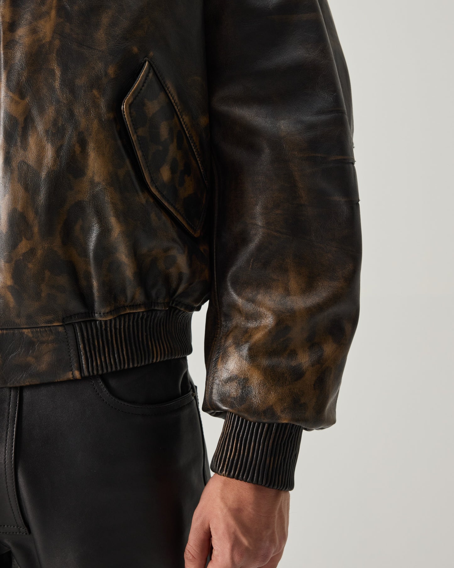 424 BOMBER RUB OFF LEATHER IN BLACK