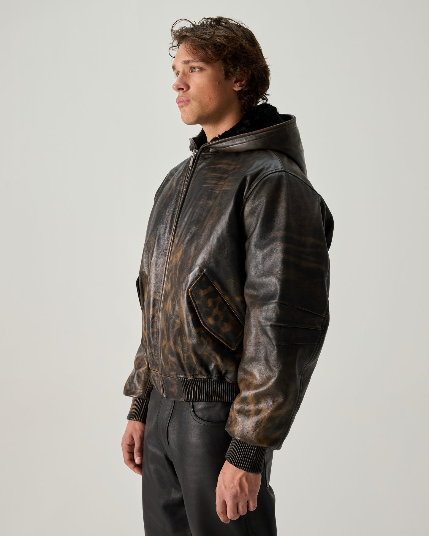 424 BOMBER RUB OFF LEATHER IN BLACK