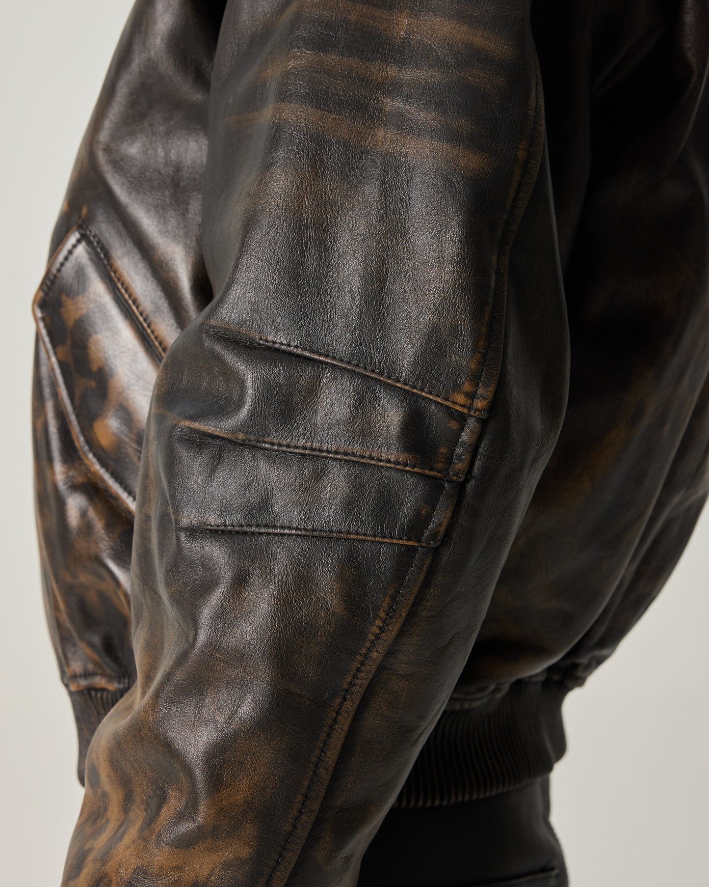424 BOMBER RUB OFF LEATHER IN BLACK
